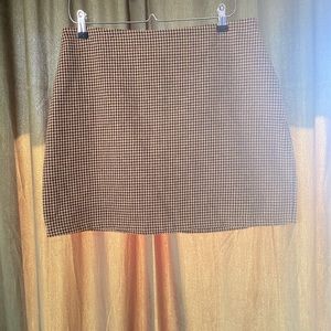 XL plaid mini skirt, zipper in the back.